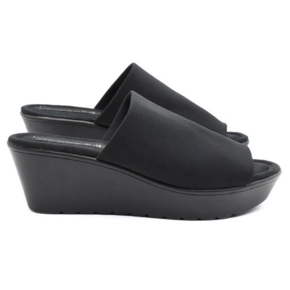 Steve Madden Shoes - Steve Madden • Beebe Open Toe Wedge Sandal